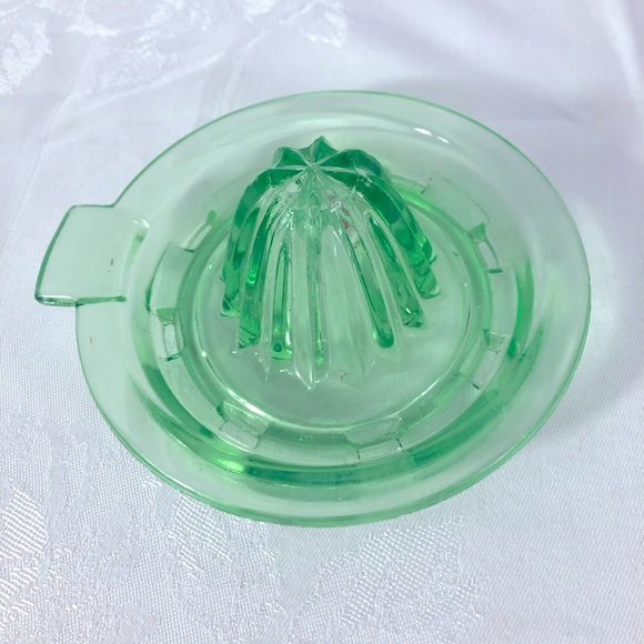 Vintage Green Glass Juicer/Reamer w Handle CLEAN & EXCELLENT COND.!!!! - Picture 2 of 4
